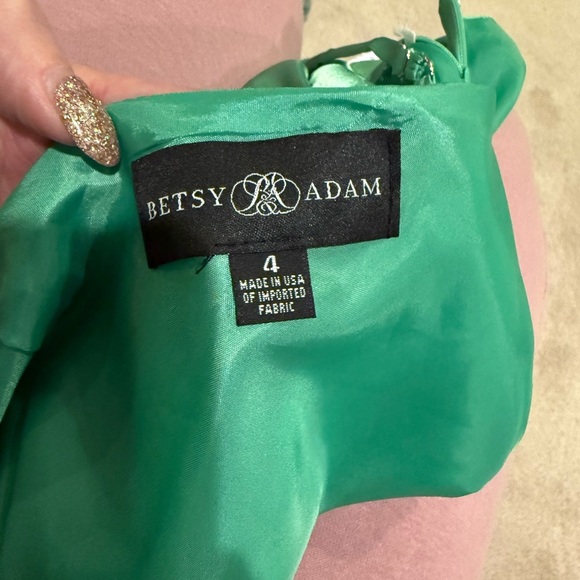 Betsy & Adam Elegant Green Evening Dress - Picture 2 of 7